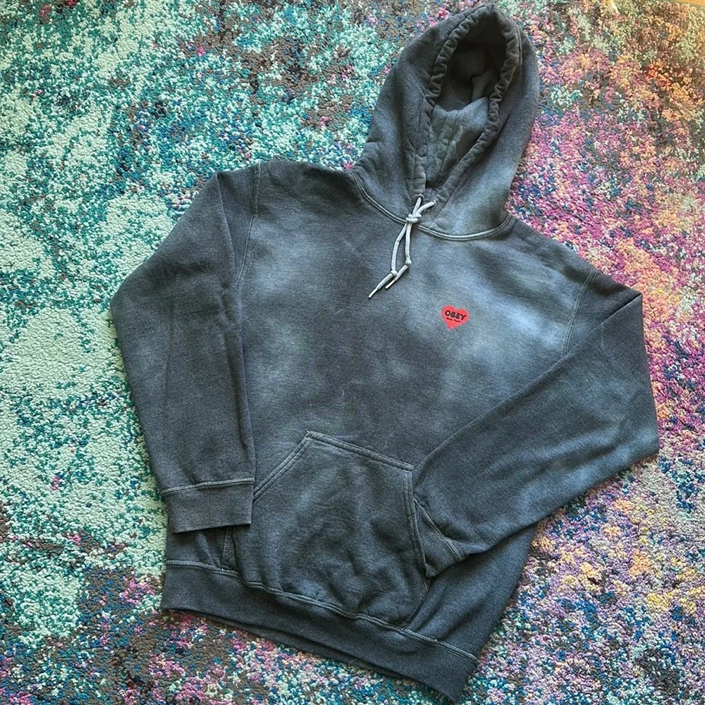 💔 Obey Lovely Hearts Sweatshirt💔 - Picture 2 of 9